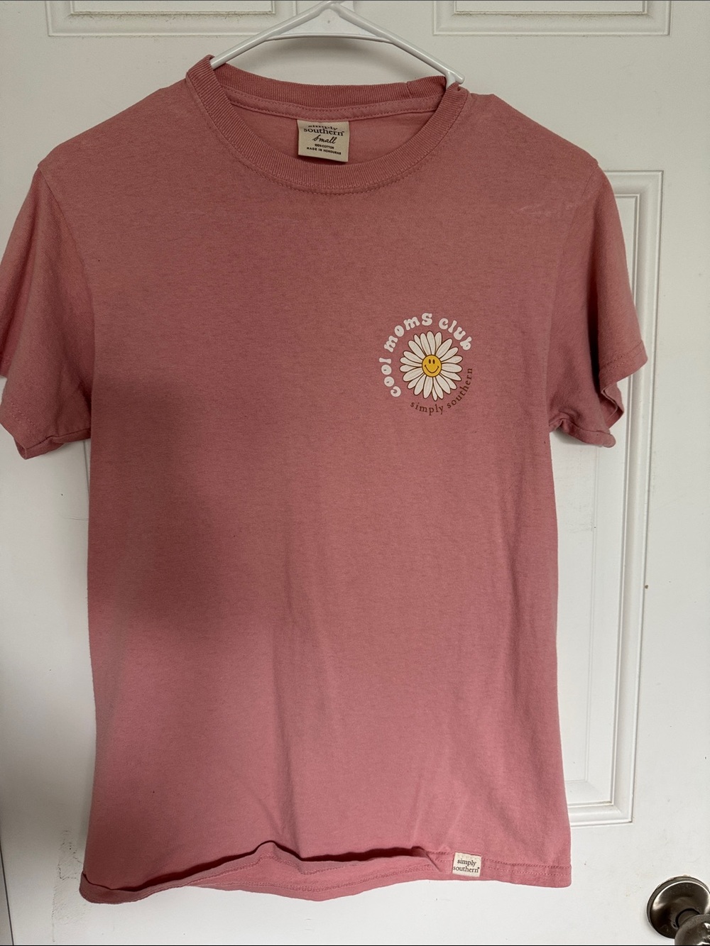 Simply Southern Mauve Daisy 'Cool Moms Club' Short Sleeve Tee
